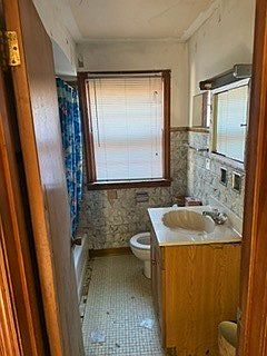 3rd image of 8049 S Damen Ave