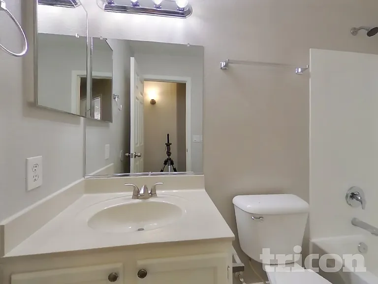 8961 W Kathleen Rd — Photo 13