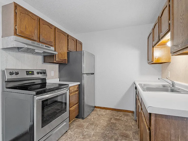 Cedar Square Apartments — Photo 6