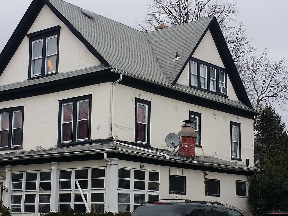 2nd image of 434 Bayview Ave