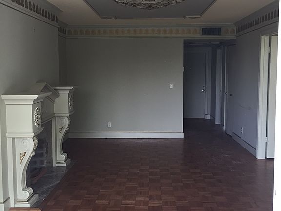 3rd image of 9230 Lagoon Pl APT 307