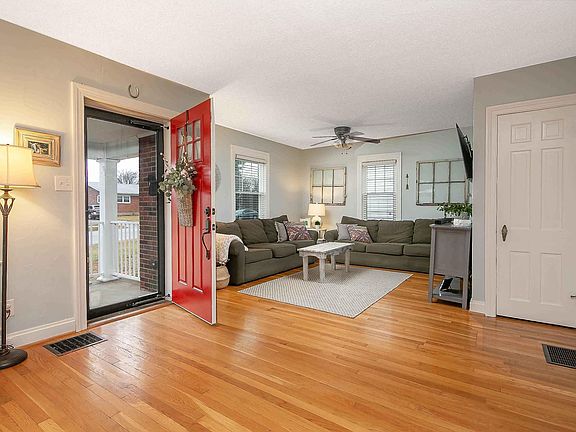 4th image of 2809 Pindell Ave