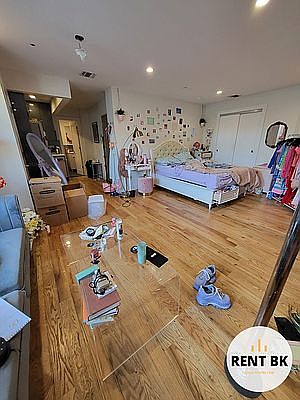2nd image of 1552 Myrtle Ave #2A
