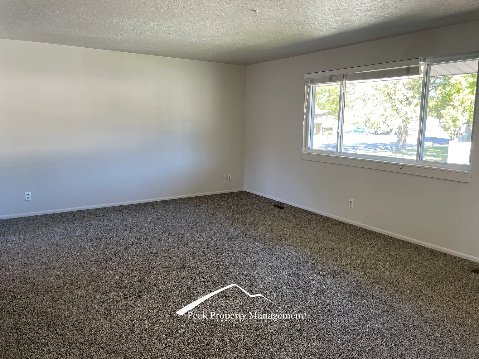 4 bed, 1976 sqft, $2,650 — Photo 3