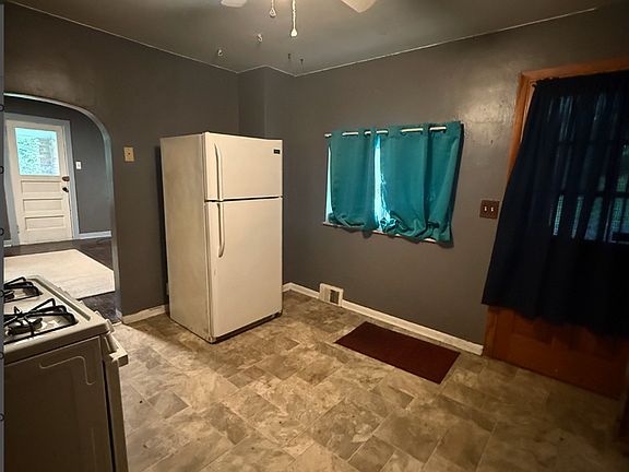 2nd image of 127 Linhart St #1