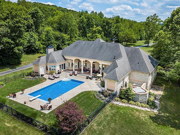 2nd image of 324 Gleneagles Dr