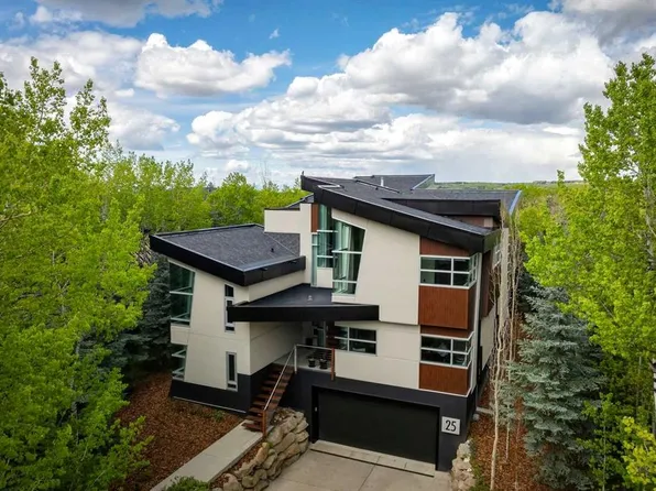 25 SE Posthill Dr SW, Calgary, AB T3H 0A8
