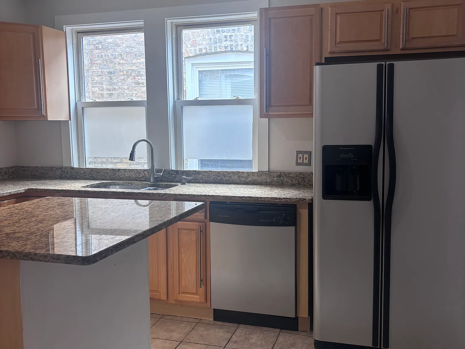2 bed, 1500 sqft, $2,250 — Photo 4