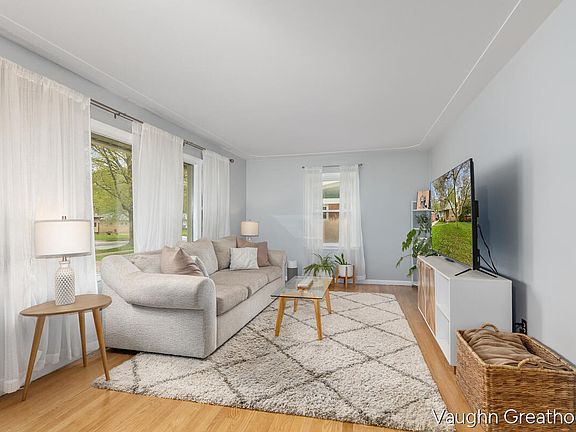 5th image of 1501 Carlton Ave NE