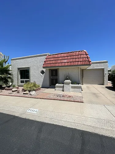 1014 E Michelle Dr Photo 1