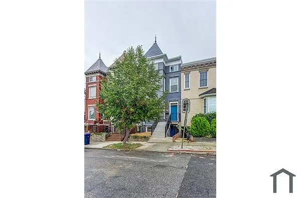 24 Seaton Pl NE photo 1