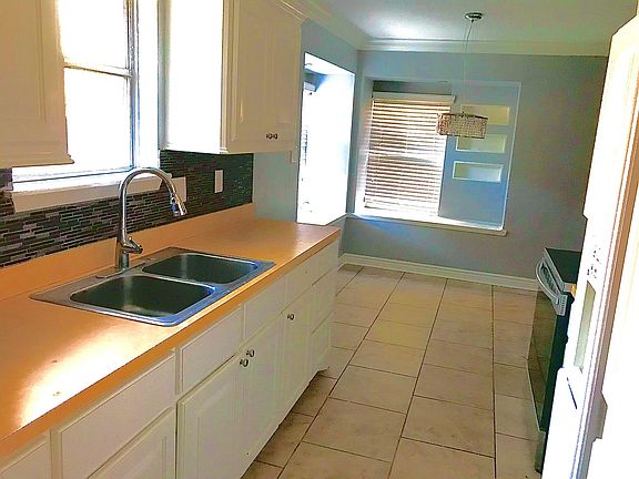 5th image of 11707 Misty Glen Ln