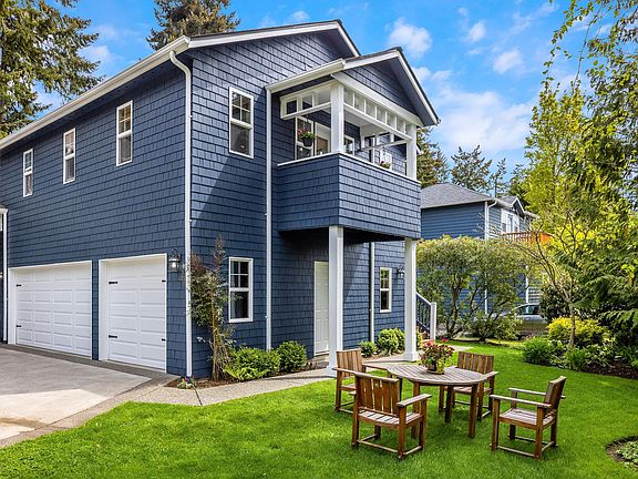 3rd image of 602 1/2 Alder Ave NE