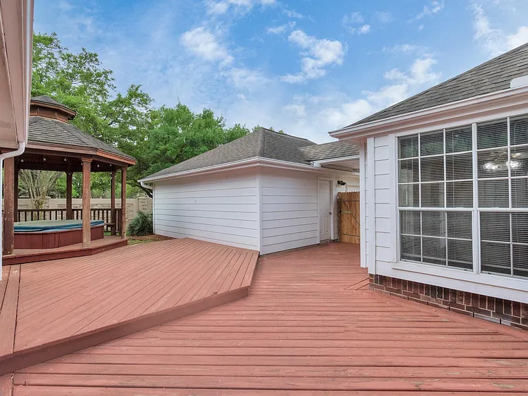 1915 Crescent Oak Dr — Photo 6