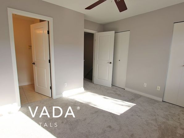3 bedroom rental in Surrey — photo 12