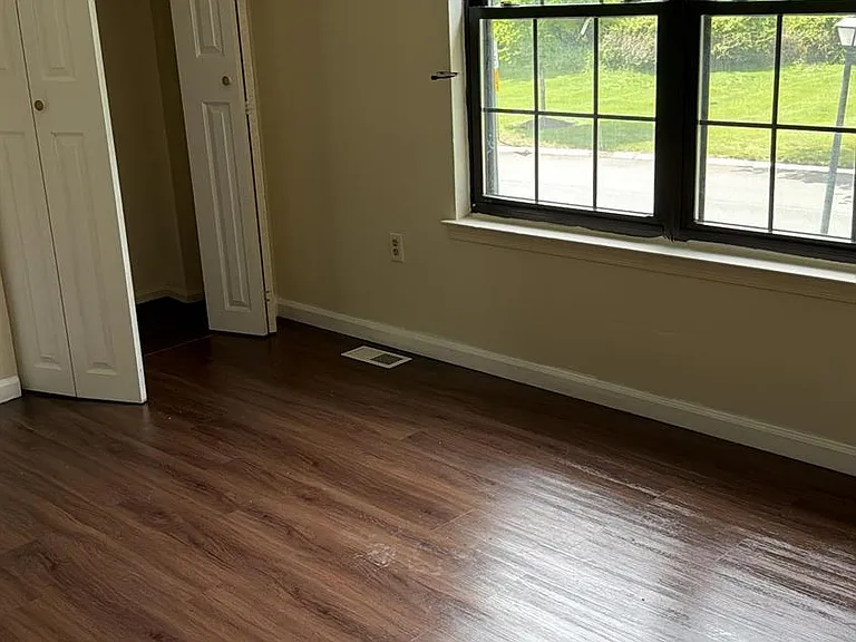 246 Hampshire Ct — Photo 6
