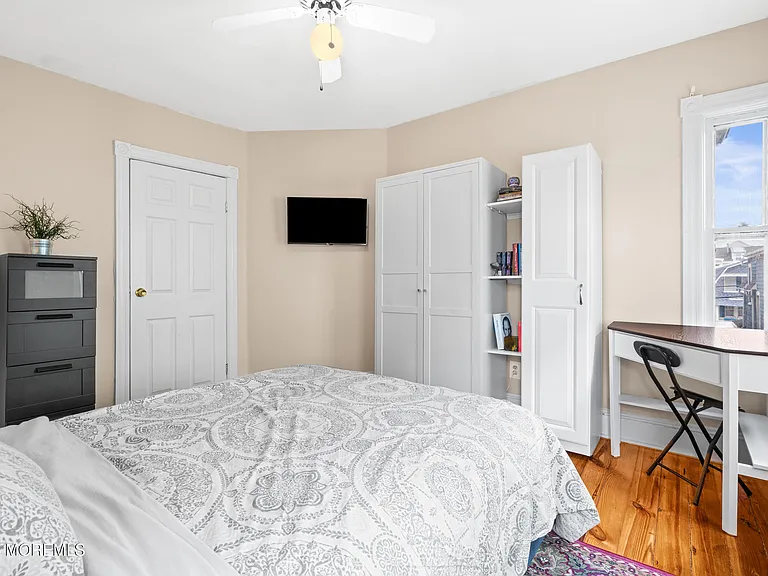 49 Franklin Ave — Photo 40