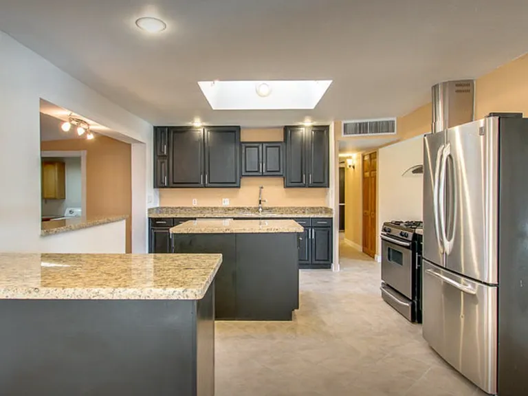 2448 W Freeway Ln — Photo 8