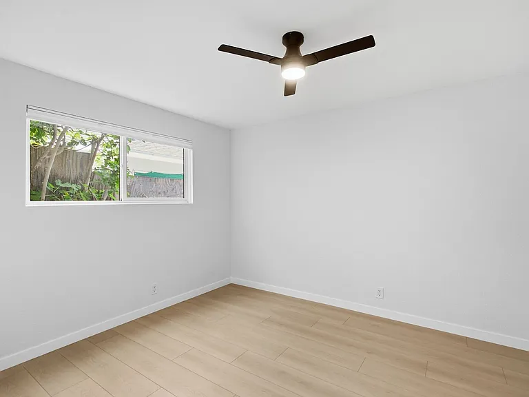 14616 Magnolia Blvd — Photo 10