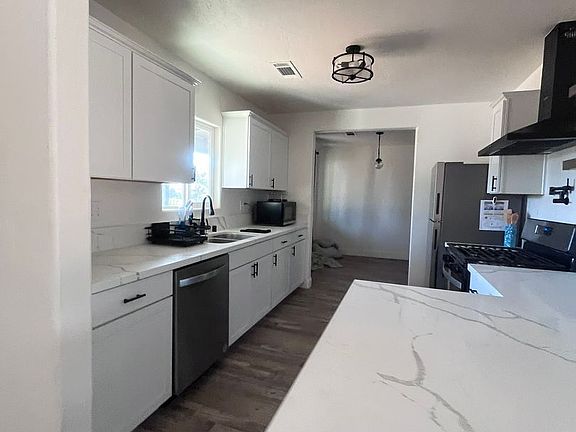 3rd image of 128 W Sandra Ave