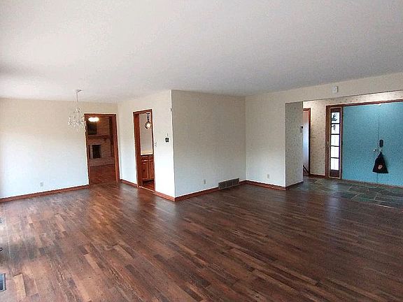 3rd image of 1081 Marian Ave