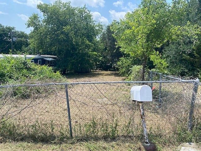 2nd image of 821 Blackfoot Ct