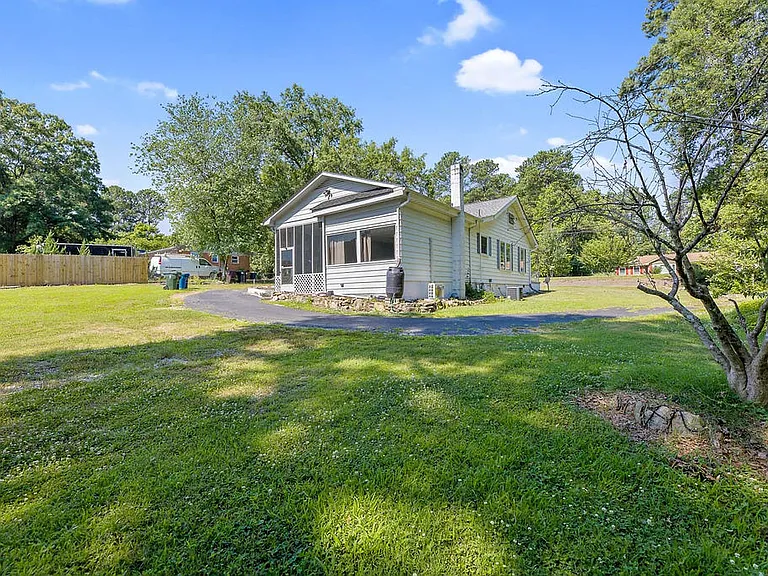 835 Glenco Rd — Photo 5