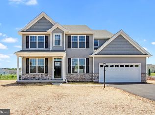 3839 Country Dr, Dover, PA 17315