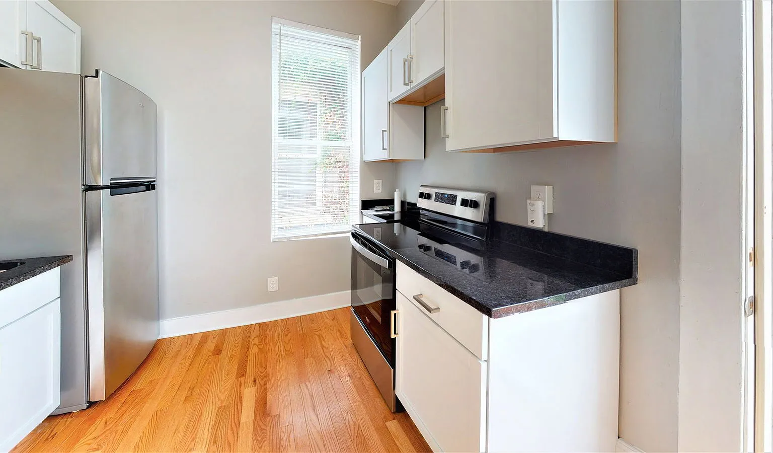 3 bed, 1.0 bath, $1,895 — Photo 4