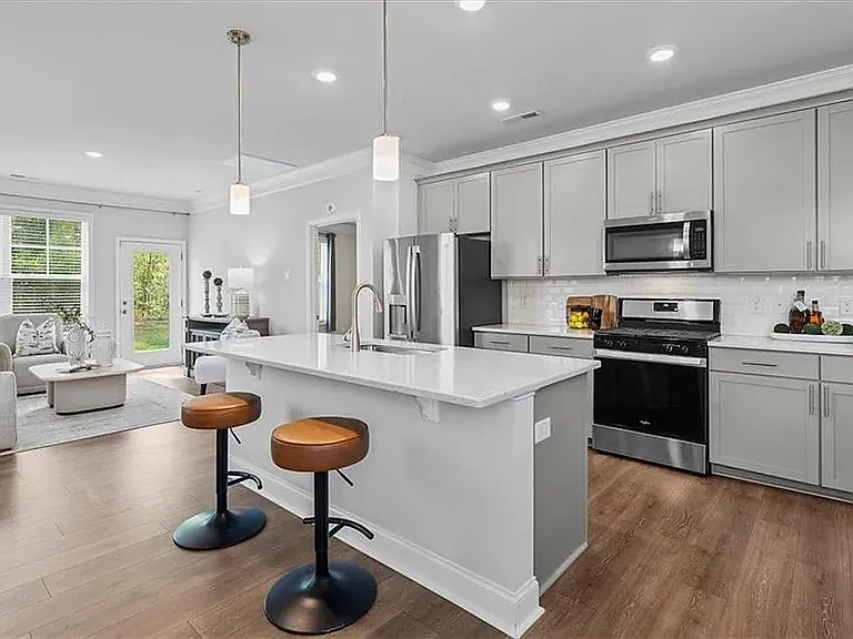 1010 Henson Park Dr — Photo 10
