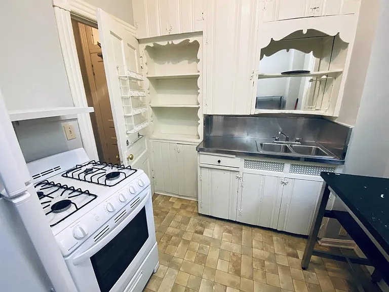 2461 P St NW — Photo 3
