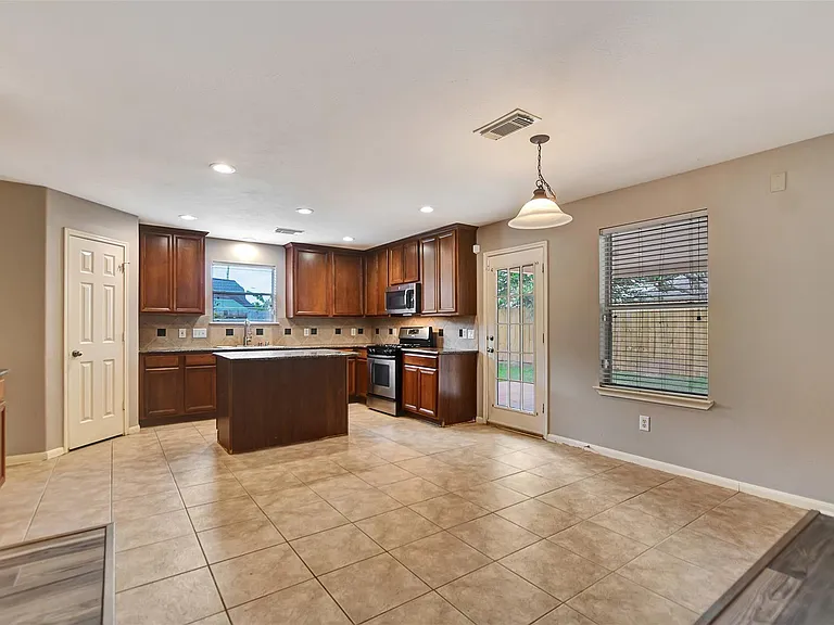 5410 Spring Oak Dr — Photo 14