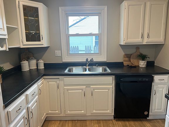 4th image of 818 Vasbinder Dr
