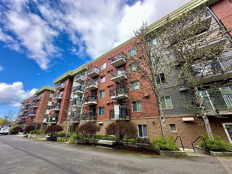 1015 Railroad Ave #303 — Photo 1