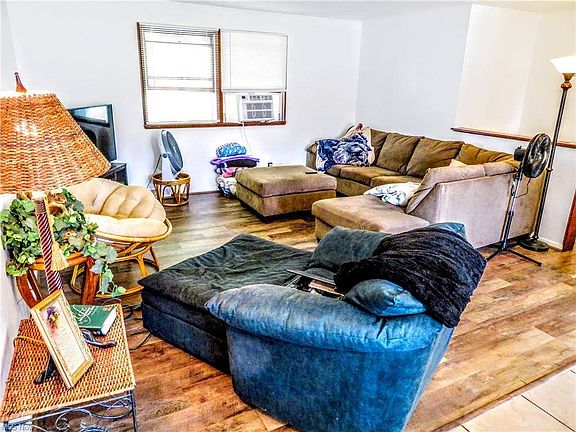 4th image of 303 Center St E #305