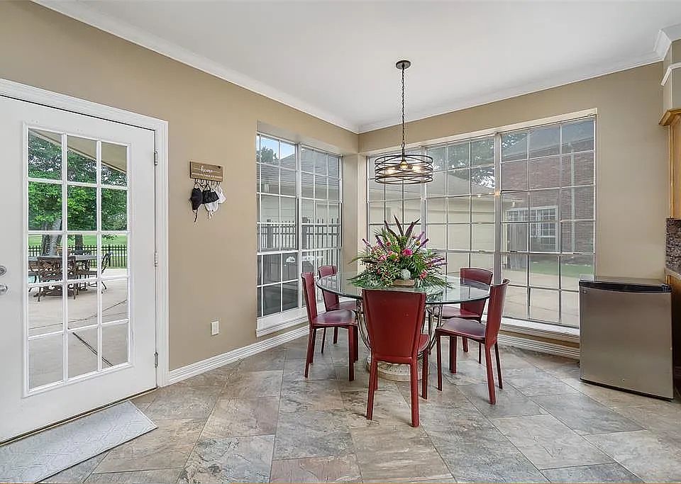 1st image of 2418 Sawgrass Ct