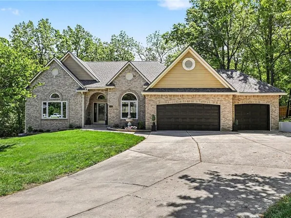 1130 NW Arrowhead Trl, Blue Springs, MO 64015