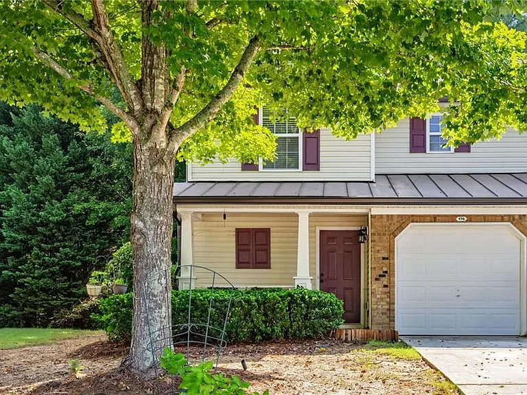 176 Darbys Crossing Ct — Photo 2