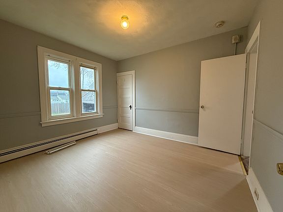 5th image of 172 Richard St #1R