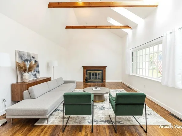 311 Old Street Road, Peterborough, NH 03458