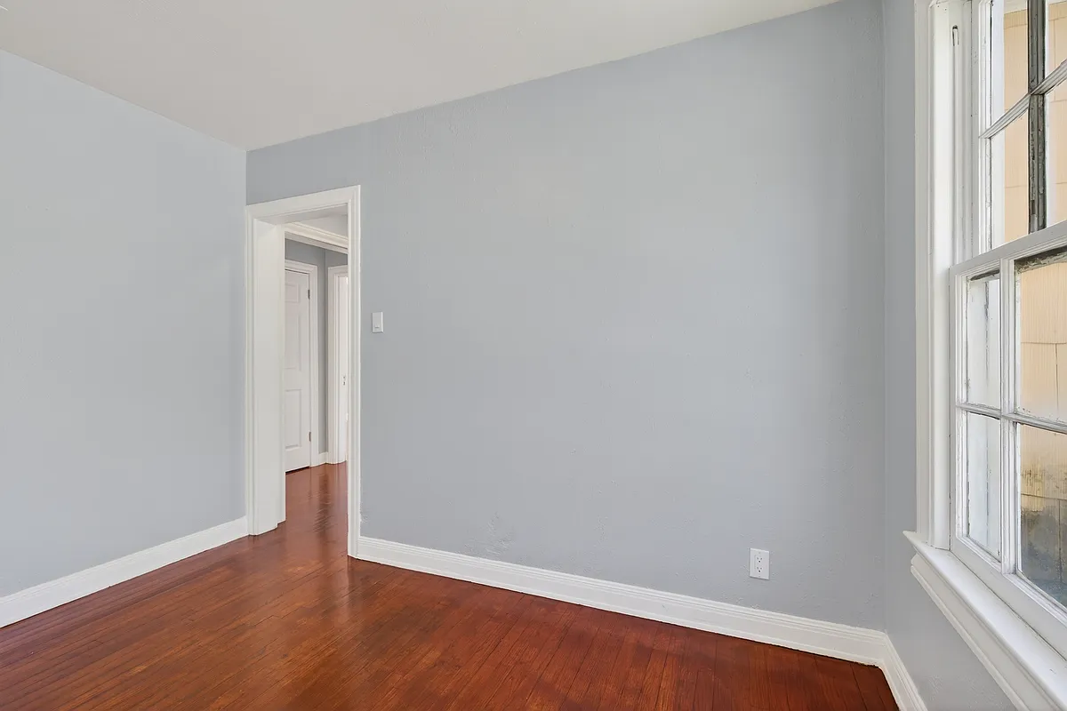 Building Photo - 2621 Dillard St #UPPER FLOO