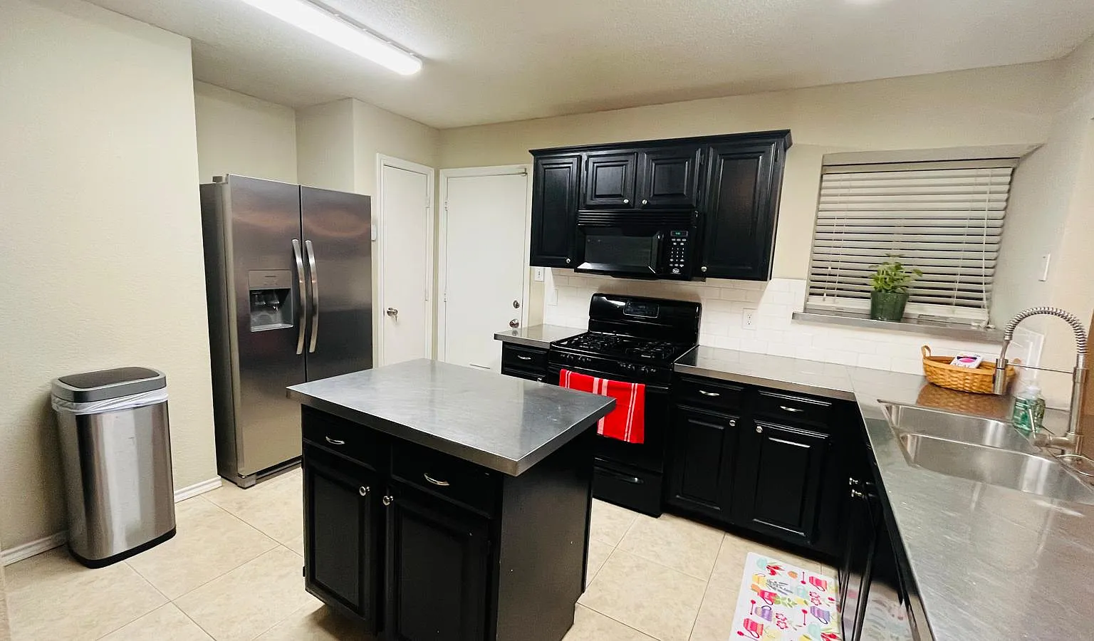 2 bed, 1485 sqft, $2,410 — Photo 3