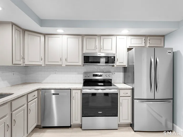 324 Main St #2 — Photo 4