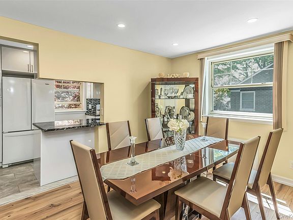5th image of 253-01 61st Avenue #UPPER