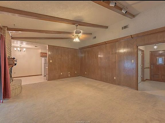 3rd image of 1405 Medina Dr