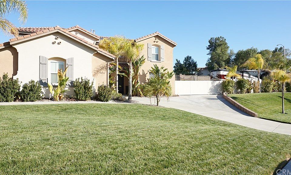 2nd image of 40538 Carly Ct
