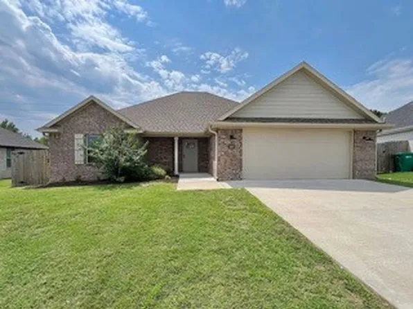 893 Hampton St, Springdale, AR 72762