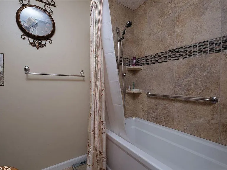 4 Castle Hill Ct — Photo 26