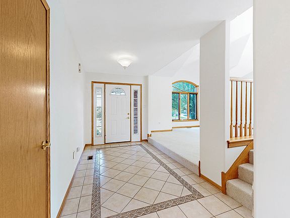 3rd image of 8400 Brookside Glen Dr