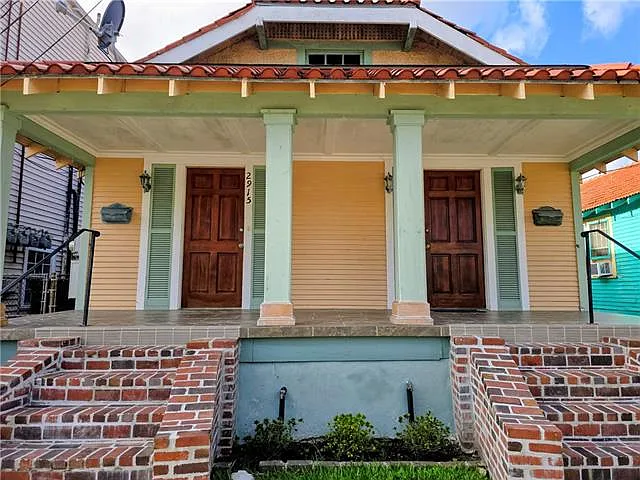 2915 Carondelet St — Photo 1